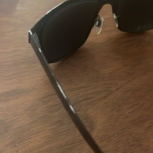Burberry sunglasses black